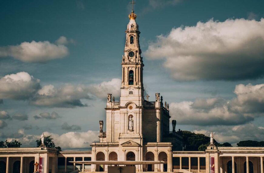 Objawienia, które wstrząsnęły Europą – pielgrzymka do Fatimy z Tarnowskim Biurem Pielgrzymkowym w 2026 roku